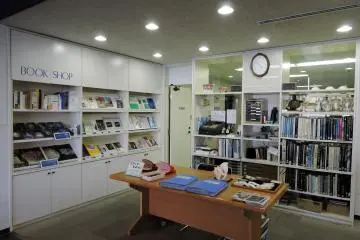 <p>Book shop</p>