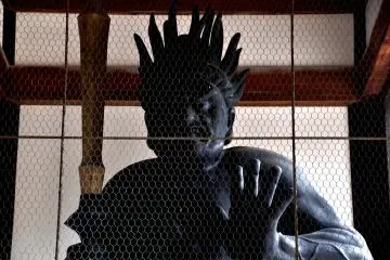 <p>Another Nio statue guarding the gate...he looks so formidable!</p>