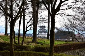 <p>From the temple grounds, Katsuyama Castle can be seen in the distance</p>