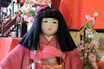 <p>This large doll had a beautifully arranged obi sash</p>