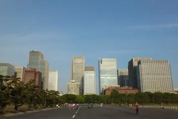 <p>บรรยากาศตึกสูงมองจากพื้นที่เขตพระราชวัง</p>