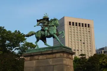 <p>อนุสาวรีย์&nbsp;Kusunoki Masashige ซามูไรและขุนนางคนสำคัญในยุคคามาคุระ (ศตวรรษที่ 14)</p>