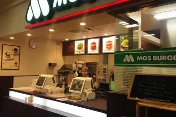 The letters MOS in Mos Burger stands for Mountain, Ocean and Sun, paying tribute to the elements of nature where its ingredients come from.