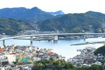 <p>Looking down upon Ushibuka-haiya Ohashi Bridge and the harbor from Suisen Park</p>
