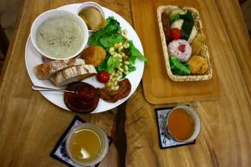 Kafe yang Damai di Taman Heiwadai