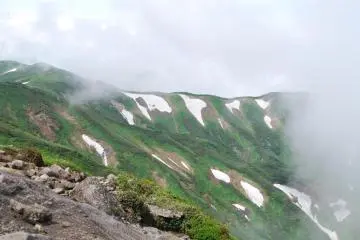 Half summer and half winter on top of Mount Gassan