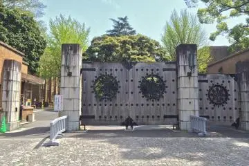 The new&nbsp;Hachiko&nbsp;statue is just through this gate called "Nou-Seimon Gate", entrance to the Department of Agriculture at the University of Tokyo
