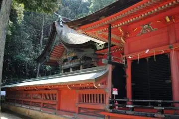 Side-view of the main shrine building
