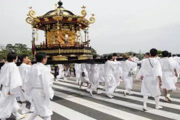 <p>The highlight of the event: the carrying of the portable shrine</p>