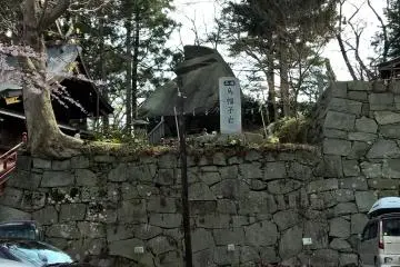 <p>This rock is called Crow's Hat Rock, overlooking the temple</p>