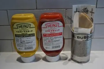 <p>The All-American classic icons (with a Japanese food label of course!): HEINZ Mustard and Ketchup</p>