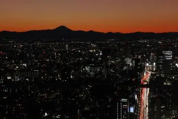 Looking west towards Mt.Fuji from Roppingi Hills at dusk