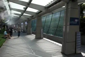 You can relax and cool off in the grounds of Roppongi Hills before you check out the shops