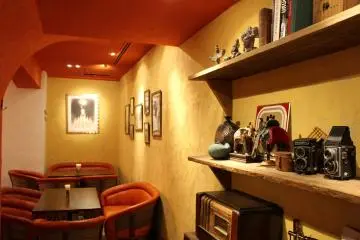 <p>Relaxed library-style corner at Jicara</p>