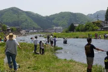 Another view of the fishing contest on Takahashi River