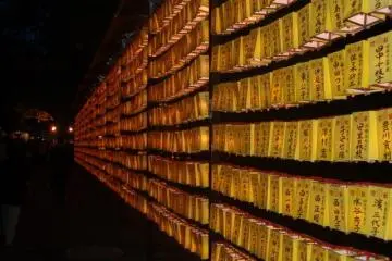 Walls of lanterns