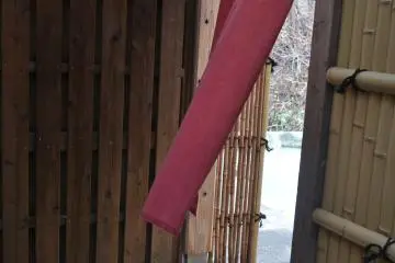 <p>Entrance to changing room with a breeze blowing by&nbsp;</p>