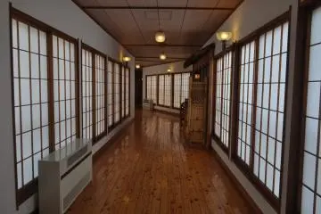 <p>Polished hallway at Kagetsu Highland Hotel</p>