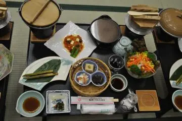 <p>Fastidiously presented kaiseki dinner at Kagestu Highland Hotel</p>