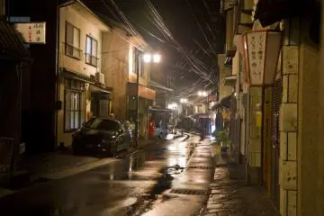<p>The single-lane street of Yunotsu</p>