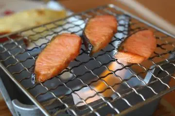 Grilling salmon at the table