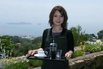 Ada yang mau kopi? kunjungilah kafe di Olive Garden.
