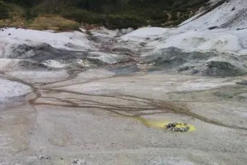 <p>Volcanic activity can be smelled and seen around Osorezan</p>