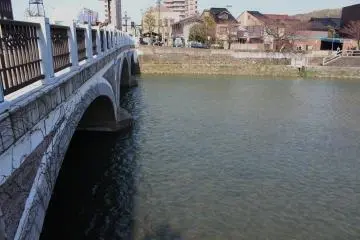 Across the Asano River lies the East Teashop District