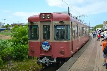 <p>A two-car local train, "Choshi Dentetsu". It started operation in 1923</p>