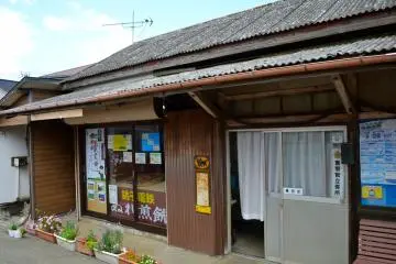 <p>A local Japanese rice cracker shop is included in the left side of this station building</p>