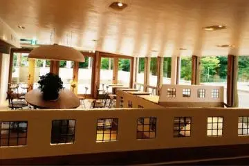 There is a cafe on the second floor. You can eat fresh-baked Baumkuchen.