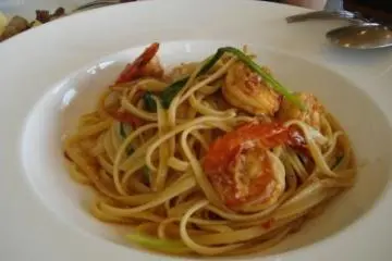 bills prawn and chilli linguine
