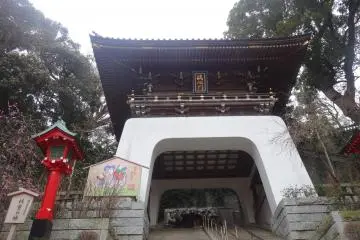 <p>ประตู Zuishin-mon ของศาลเจ้าเอะโนะชิมะ จินจา</p>
