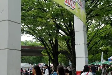 There's a great big sign at the official entrance to the show; however, there's a few other ways you can enter the event depending on what direction you're coming from.&nbsp;