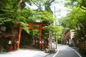 <p>Visitors can't miss the red torii that marks the entrance to the main shrine.</p>