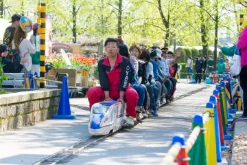 รถไฟชินคันเซ็นขนาดย่อมสำหรับเด็กและผู้ใหญ่
