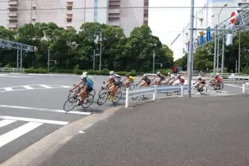 The peleton goes past