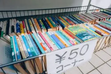 <p>The sale section in the front of the store. Most of the books are in Japanese language, so you need to check them out one by one</p>