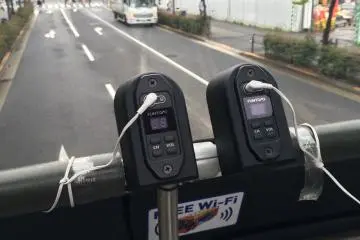 <p>Every seat has own audio guidance, currently in Chinese, Korean, Japanese and English.</p>