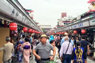 <p>Take a walk in Asakusa Nakamise alley.</p>