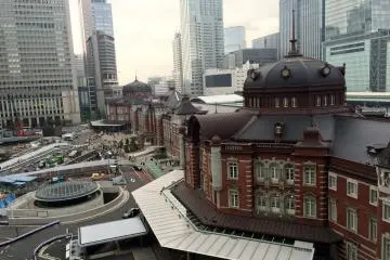 <p>Back to Tokyo station. This picture was taken at the&nbsp;rooftop garden of "Kitte" building that is free to enter.</p>