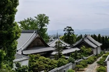<p>The annex, Okuno-in, is just behind the fifth temple</p>