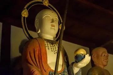 <p>A few Buddhist statues stand among the "Rakan"</p>