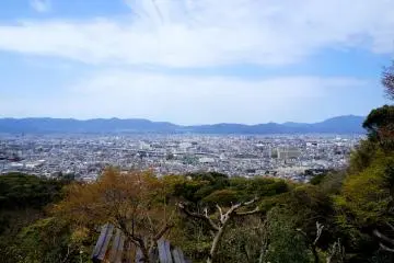 <p>교토 남부 도시가 훤히 내려다보이던 전망대!</p>