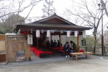 <p>ร้านน้ำชาในบริเวณวัด</p>