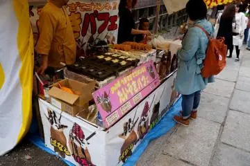 <p>붕어빵 모양의 과자! 딸기, 바나나, 녹차맛 등 다양한 종류가 있어요.</p>
