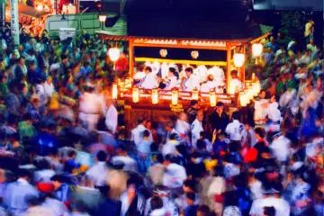 Moving through the night at the Gujo odori (Photo: <a href="http://www.kankou-gifu.jp/image/" target="_blank" rel="noreferrer noopener nofollow">Gifu Prefecture Image Gallery</a>)