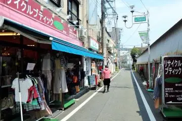 <p>Kitchen Hanna Mamma is a few shops down on the left, beside a designer clothing and bag recycle shop.</p>
