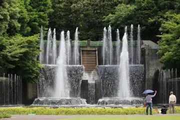 This waterfall and large fountain is a symbol of Kawaguchi Green Center. They have a display at 10am, noon and 2pm. (Photo: Yuuko Tanaka)
