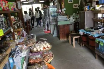 평일에도 점심때는 혼잡